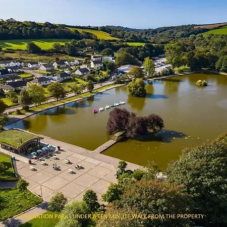 Woodland In Cornwall With Walled Garden Holiday home Helston