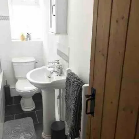 Holiday home Woodland In Cornwall With Walled Garden *